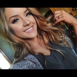 Meet your Posher, Adriana